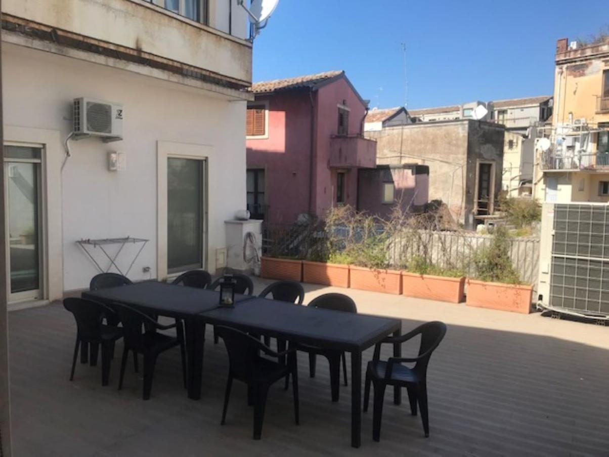 Suite Con Terrazza In Centro Storico Catane Extérieur photo