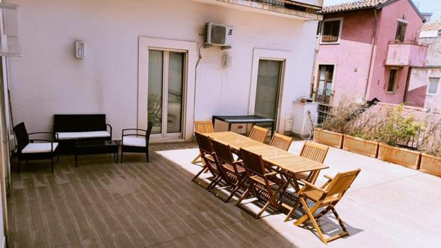 Suite Con Terrazza In Centro Storico Catane Extérieur photo