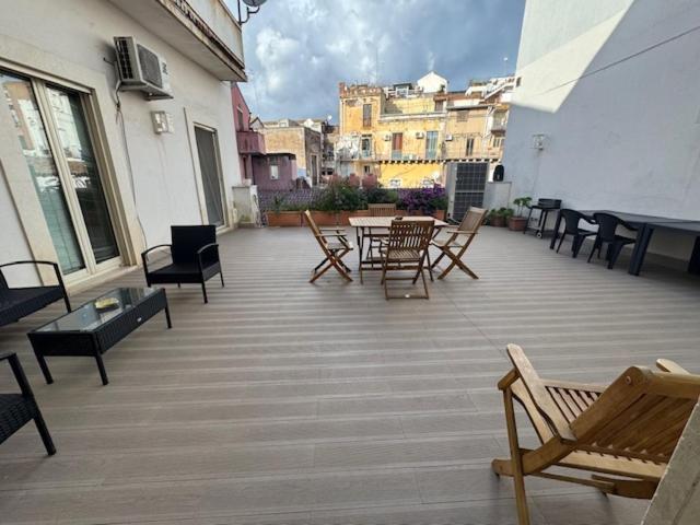 Suite Con Terrazza In Centro Storico Catane Extérieur photo