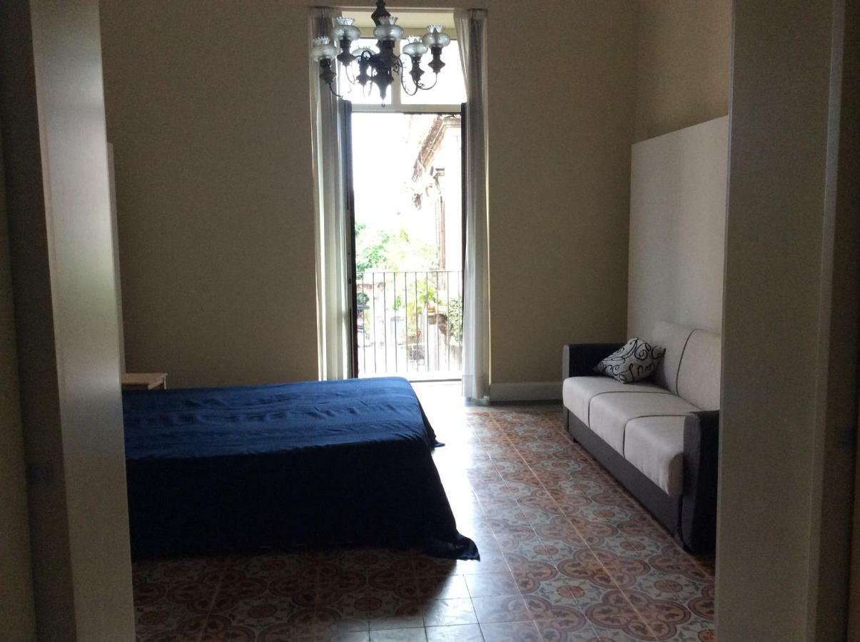 Suite Con Terrazza In Centro Storico Catane Extérieur photo