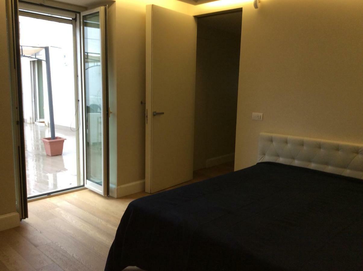Suite Con Terrazza In Centro Storico Catane Extérieur photo
