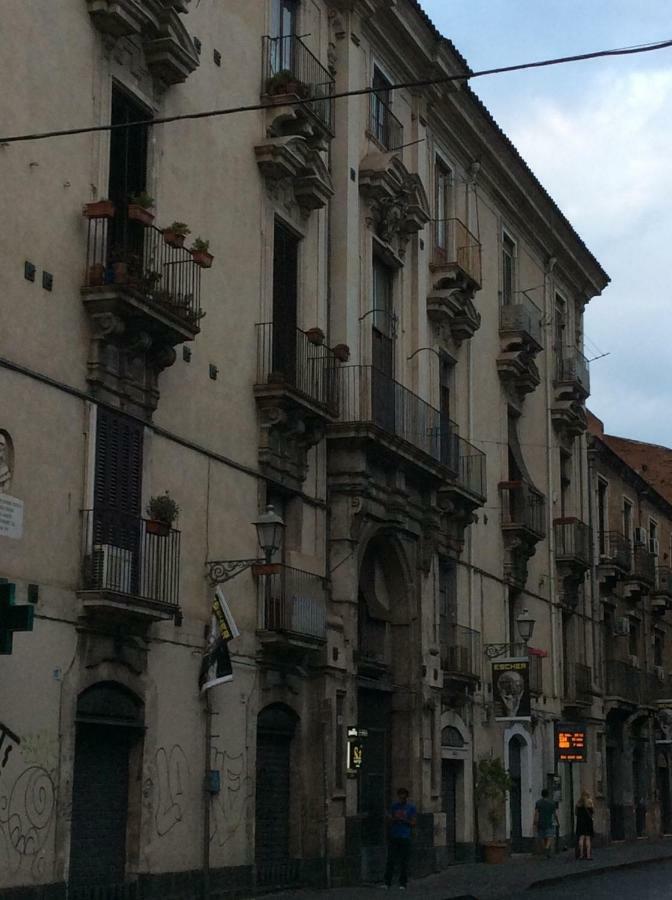 Suite Con Terrazza In Centro Storico Catane Extérieur photo