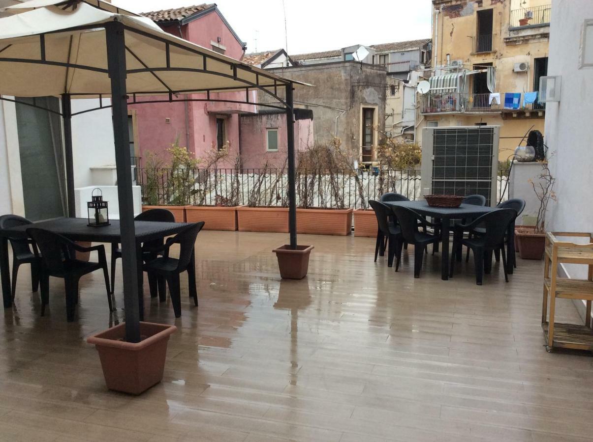 Suite Con Terrazza In Centro Storico Catane Extérieur photo