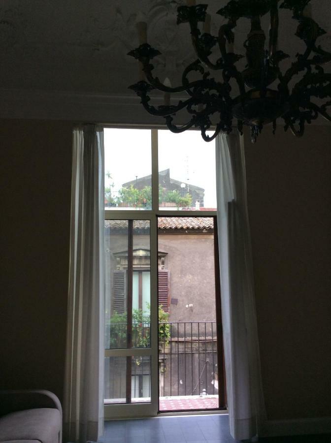 Suite Con Terrazza In Centro Storico Catane Extérieur photo